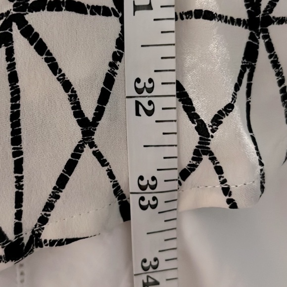 A.L.C,Luxury 100% Silk,(MSRP $311 on Revolve), Black & Cream Geo Design,EUC - Picture 10 of 10